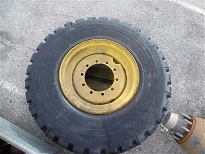 Felge mit Reifen für "Volvo Grader G726B", - Fahrzeuge und Technik