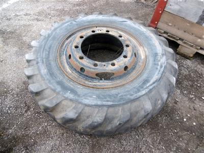 Reifen mit Felge für Mobilbagger CAT/Komatsu, - Fahrzeuge und Technik