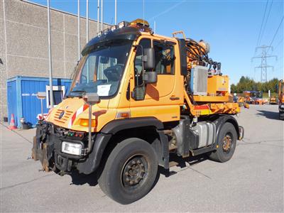 Zugmaschine "Mercedes Benz Unimog U400" mit Böschungsmähgerät "Mulag SB500", - Motorová vozidla a technika