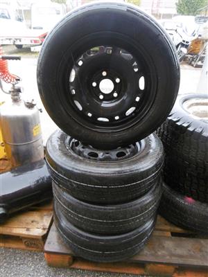 4 Reifen "Dunlop" mit Felgen, - Fahrzeuge und Technik