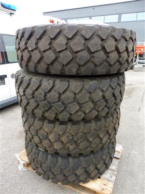 4 Reifen "Michelin" mit 3 Felgen, - Fahrzeuge und Technik