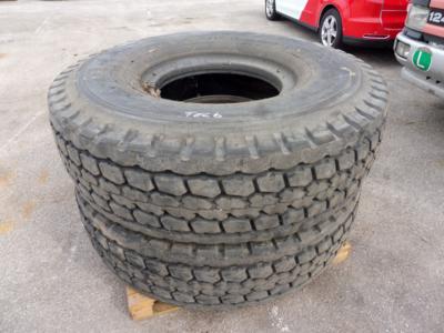 2 Reifen "Bridgestone" für Kran, - Fahrzeuge und Technik