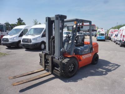 Frontgabelstapler "Forklift Truck CPCD 40", - Fahrzeuge & Technik