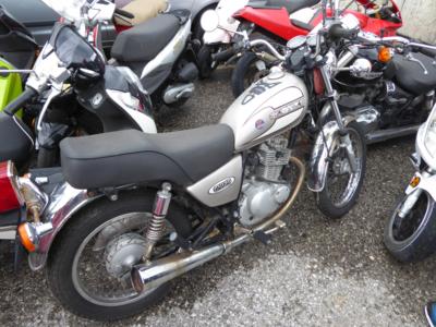 Motorrad "Suzuki GN125", - Cars and vehicles Magistrat/TIWAG