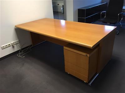 Schreibtisch mit Rollcontainer - Macchine e apparecchi tecnici