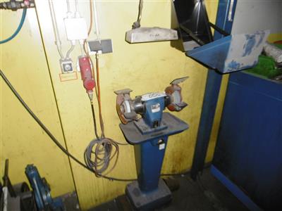 Doppelschleifmaschinenbock "Stayer 241", - Metalworking and polymer processing machines, workshop equipment
