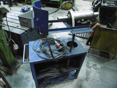 Hydraulische Presse - Metall- und Kunststoffbearbeitende Maschinen, Werkstätteneinrichtung und Rohmaterial