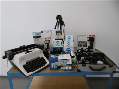 Diverse Fotokameras analog mit Zubehör, - Macchine e apparecchi tecnici