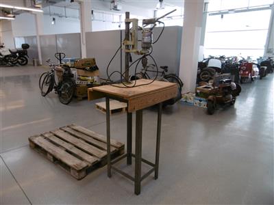 Tisch mit Bohrmaschinenständer und Bohrmaschine "JP B14/15U", - Motorová vozidla a technika