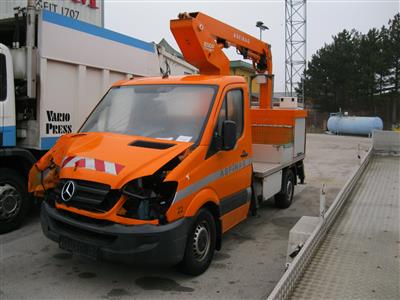 LKW "Selbstfahrende Arbeitsmaschine "Mercedes Sprinter 311 CDI" Fahrgestell mit Arbeitsbühne, - Fahrzeug und Technik