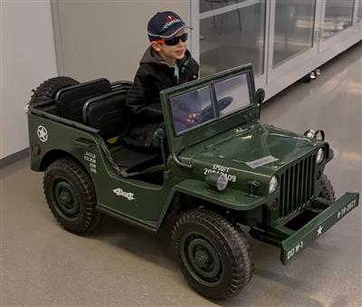 Kinder-Elektroauto "Jeep JH101 4 x 4", - Fahrzeuge und Technik