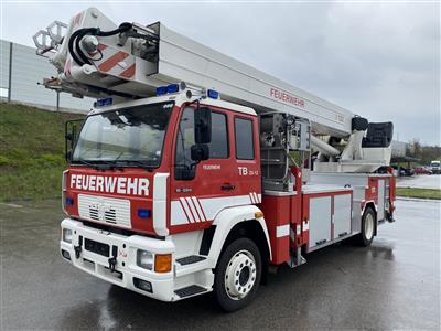 LKW (Feuerwehrfahrzeug) "MAN 18.284 LLLC" mit Hubrettungsbühne "Lohr-Magirus ALP32", - Cars and vehicles