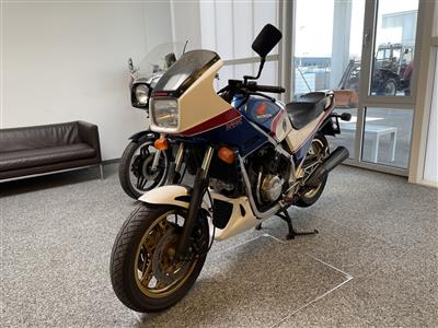 Motorrad "Honda RC15" - Fahrzeuge und Technik