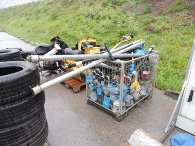 Wasserleitungen in Gitterbox, - Macchine e apparecchi tecnici