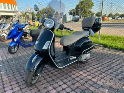 Motorrad "Vespa GTS 125", - Cars and vehicles