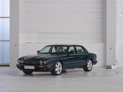 PKW Jaguar XJR8 4Lt, - Motorová vozidla a technika