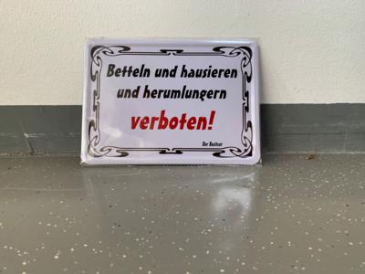 Metallschild "Betteln und Hausieren und Herumlungern verboten", - Motorová vozidla a technika