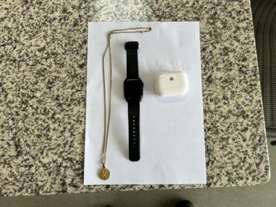 Halskette mit Anhänger, Apple Watch und Airpods pro+, - Motorová vozidla a technika