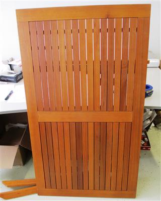 Gartentisch aus Holz, - Postal Service - Special auction