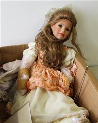 Puppe Viktoria mit Porzellankopf, - Postal Service - Special auction
