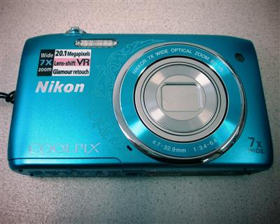 Digitalkamera "Nikon Coolpix S3500", - Postfundstücke