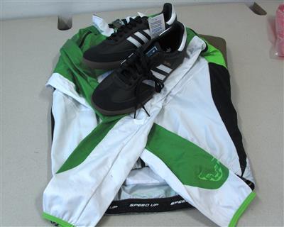 Paar Schuhe Adidas, - Postal Service - Special auction