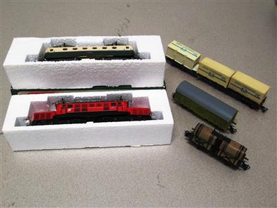 2 Modelllokomotiven, 3 Modellwaggons, E499 YC, - Postal Service - Special auction