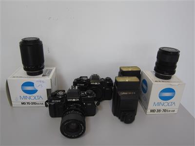 Analogkamera Minolta X-700, mit 2 Aufsteckblitze Metz 32 Z-2, - Klein Technik