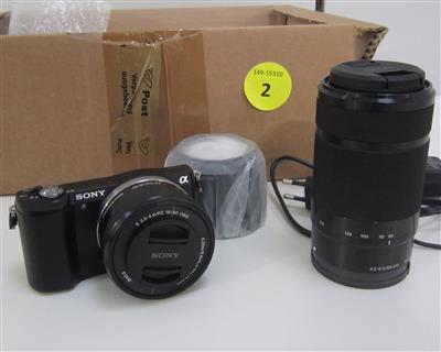 Digitalkamera "Sony Alpha 5000" und Objektiv "Sony Sel55210", - Postfundstücke