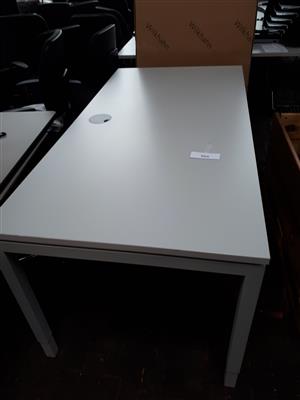 Tisch, - EVN-Büromöbel