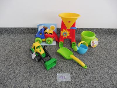 Kunsstofffahrzeuge und Sandspielzeug, - Toys & Books