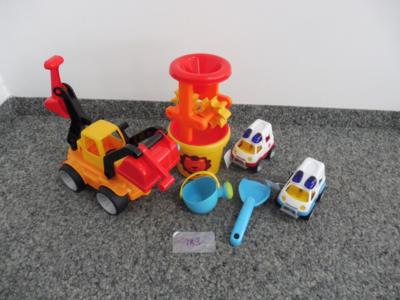 Kunststofffahrzeuge und Sandspielzeug, - Toys & Books
