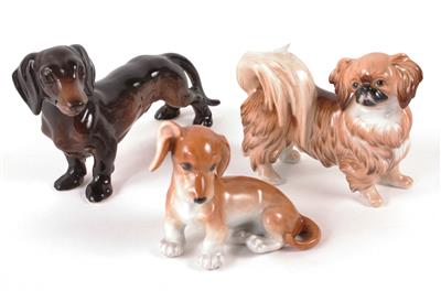 3 Hundefiguren "Dackel  &  Chin Chin" - online auction Kunst, Antiquitäten und Schmuck