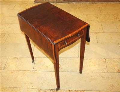 Beistelltisch (Pembrocke Table) - online auction Kunst, Antiquitäten und Schmuck