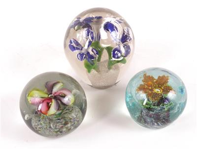 3 Briefbeschwerer (paperweight) - Kunst bis 500€