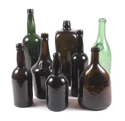 8 verschiedene Flaschen - Umění a starožitnosti