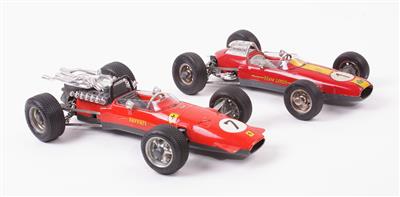 2 Rennwagen"Ferrari Nr.1073/ Lotus Nr.1071" - Klenoty, umění a starožitnosti