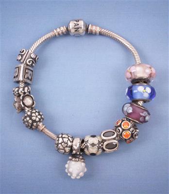 PANDORA Armkette mit Charms - Jewellery, Works of Art and art