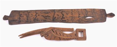 Kopfschmuck "Antilope" (vermutl. Chiwara) und Koranbrett - Jewellery, Works of Art and art