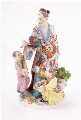 Figurengruppe Chinesin mit Kindern und Papagei - Jewellery, Works of Art and art