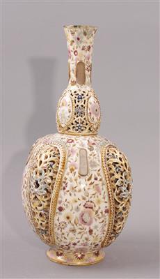 Dekorative Vase, ungarische Keramik, Marke Zsolnay/Pecs, - Jewellery, Works of Art and art