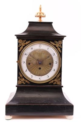 Biedermeier-Kommodenuhr, um 1820/30, - Möbel, Kunst & Antiquitäten