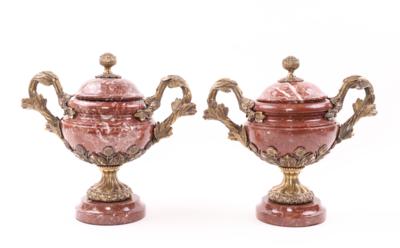 Paar Kaminvasen mit Deckel, in klassizistischem Stil, - Jewellery, antiques and art