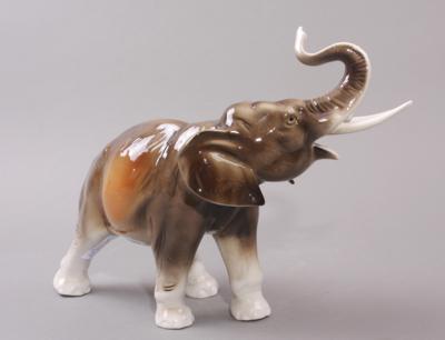Elefant, böhmisches Porzellan Marke Royal Dux, - Klenoty, umění a starožitnosti