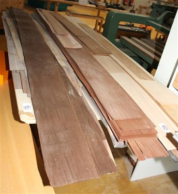 Konvolut MöbelfurnierRohmaterial - Maschinen zur Holzbearbeitung