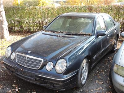 PKW Mercedes Benz, Type E270, schwarz - Cars and vehicles
