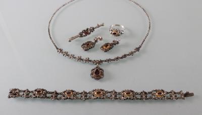 Trachtenschmuckgarnitur mit Granaten - Umělecké starožitnosti a šperky