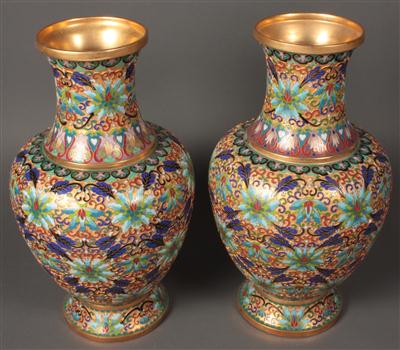 2 asiatische Cloisonné-Vasen - Antiques, art and jewellery