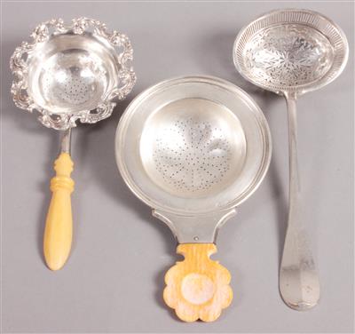2 Teeseiher, 1 Schöpfer um 1900 - Antiques, art and jewellery