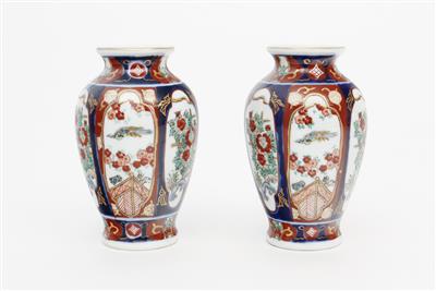 Paar asiatische Vasen um 1900 - Kunst, Antiquitäten und Schmuck